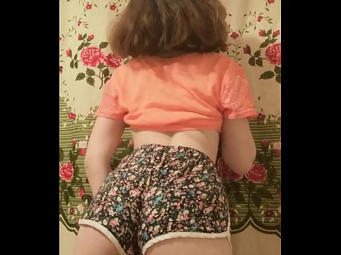 ❤️ Sexi mladá kočka si vyzlieka šortky pred kamerou Super porno na nás ❤