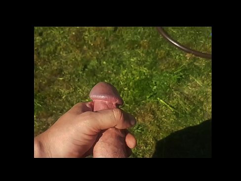 ❤️ Horúca kočka si nechá jebnúť ružovú kundičku a vystrieka sa so squirtom v letnej záhrade Super porno na nás ❤