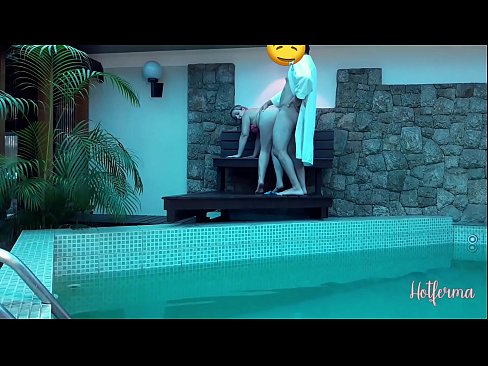 ❤️ Šéf pozve slúžku k bazénu, ale neodolala horúcemu Super porno na nás ❤