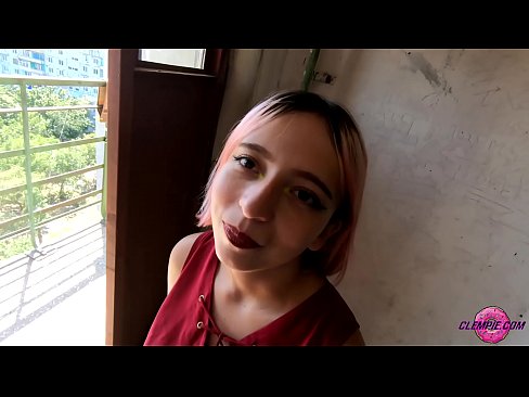 ❤️ Študentka zmyselne fajčí cudzinca vo vnútrozemí - strieka mu na tvár Super porno na nás ❤